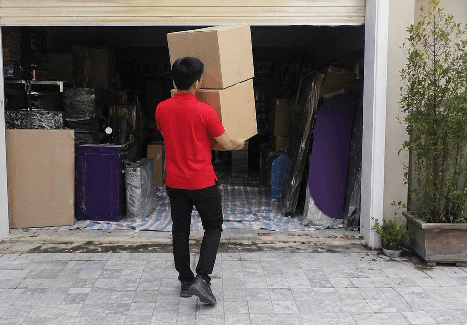 Bốc xếp Nam Định nhân công MCX Move vận chuyển thùng hàng vào kho gọn gàng